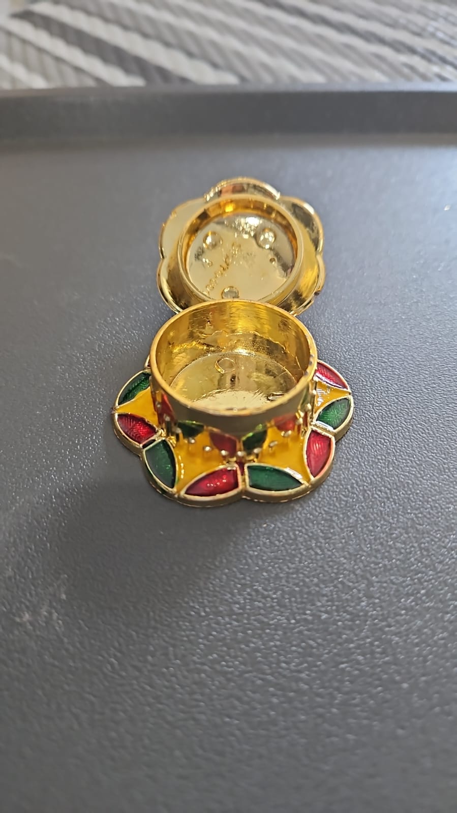 Meenakari Design Sindoor Box (with yellow, red, green flower)