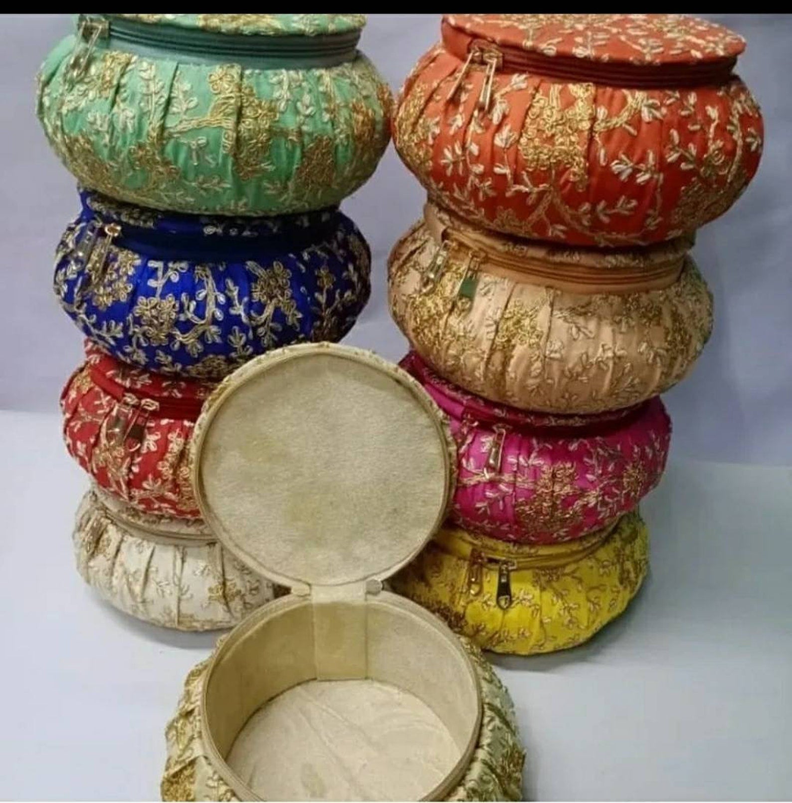 Embroiderd Bangle Box